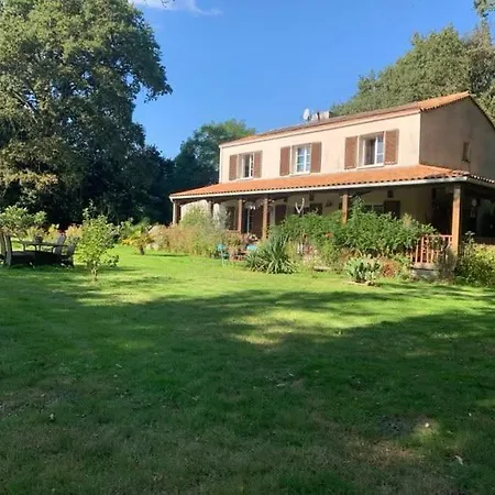 D'hotes Sous Les Grands Chenes Du Chene Bed & Breakfast *
