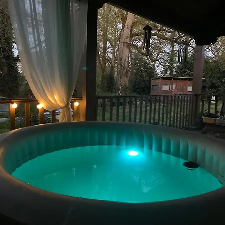 D'hotes Sous Les Grands Chenes Du Chene Bed & Breakfast