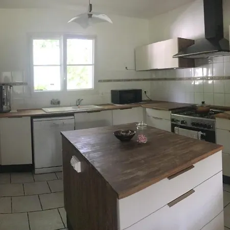 D'hotes Sous Les Grands Chenes Du Chene Bed & Breakfast