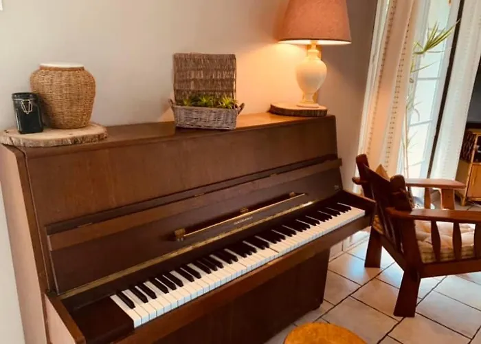 D'hôtes Sous Les Grands Chênes Du Chene Couette-café Saint-Etienne-de-Corcoue