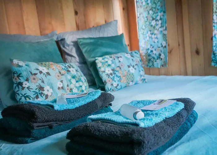 D'hôtes Sous Les Grands Chênes Du Chene * Saint-Etienne-de-Corcoue